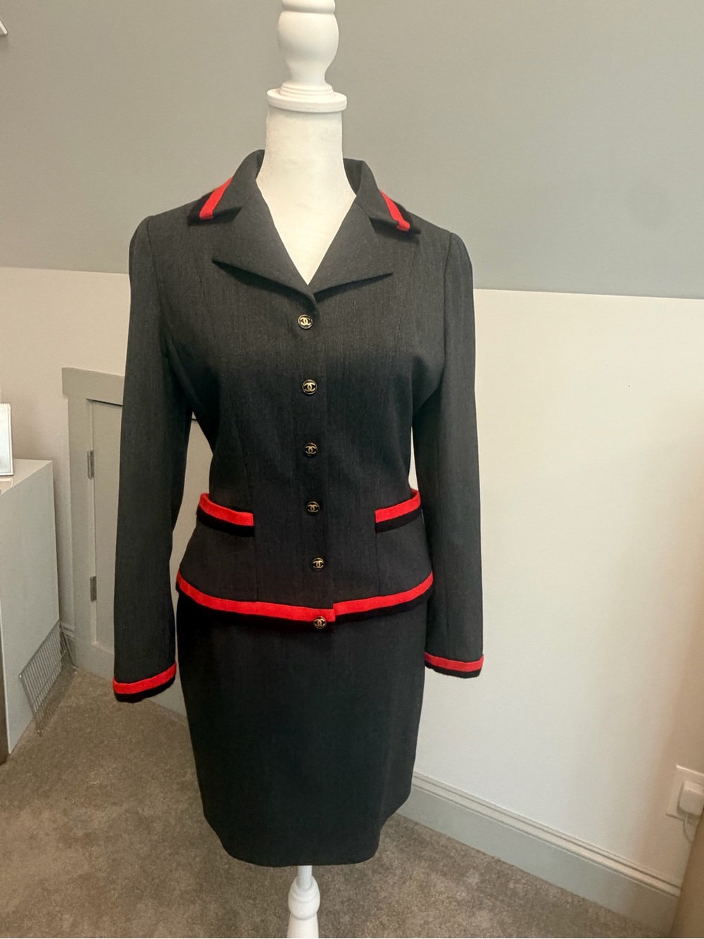CHANEL Vintage 96A Wool Skirt Suit Charcoal Gray Red Trim Gold CC Buttons Sz 40